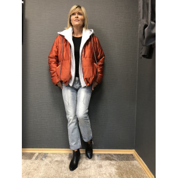 Куртка стьобана з капюшоном