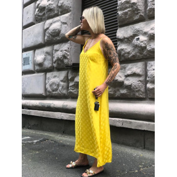 Довга сукня на тонких бретелях