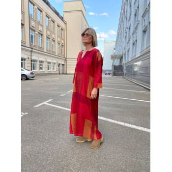 Сукня у велику клітинку бордо