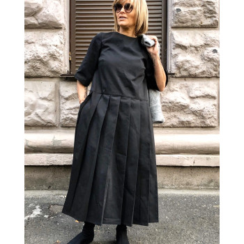 Сукня чорна у складки з піч...