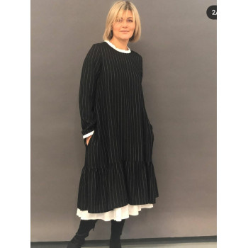 Сукня з чорної бавовни в...